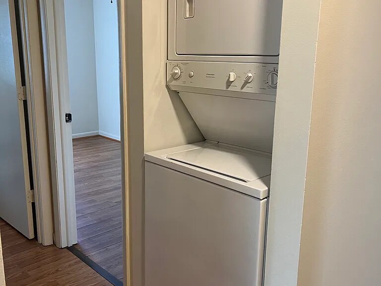 Building Photo - 1348 Hunters Rd