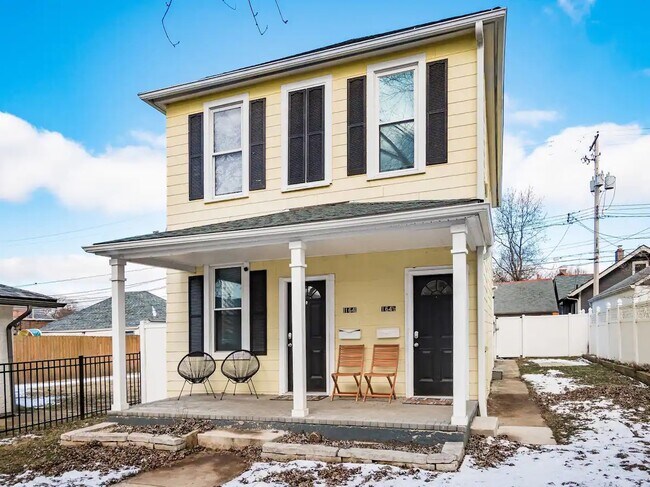 Building Photo - 164 E Mithoff St