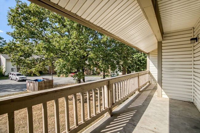 Building Photo - Newly Renovated Maumelle Condo