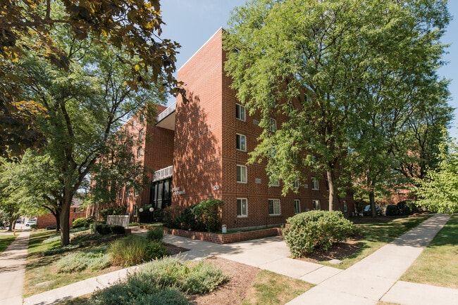 Primary Photo - Forest Apartments