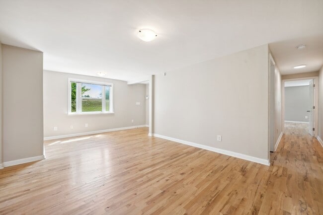 Building Photo - Beautifully Renovated 4 Bedroom 2 Bath in South Raleigh