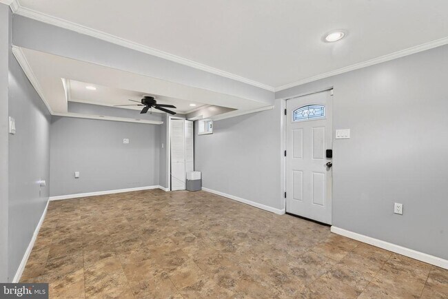 Building Photo - 8110 Springfield Village Dr
