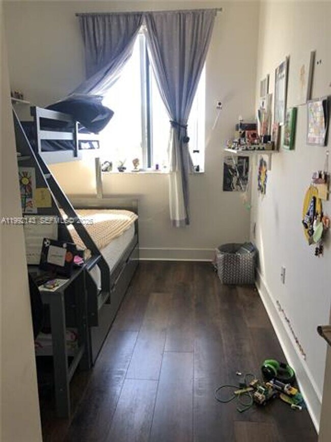 Building Photo - 2601 NE 212th Terrace