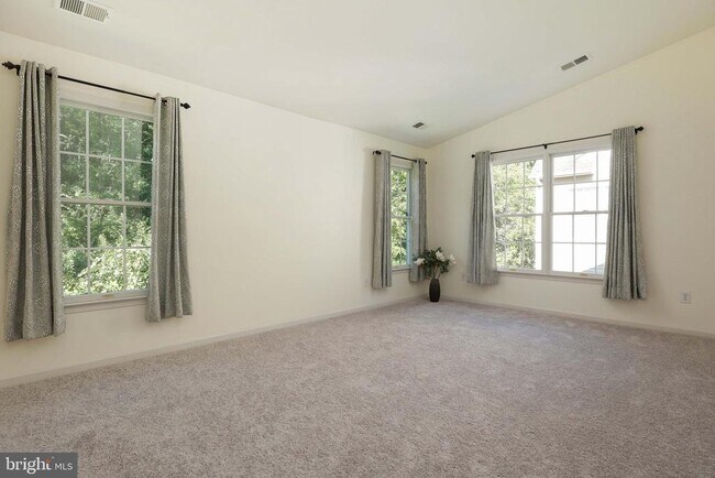 Building Photo - 11 Wedgewood Ct