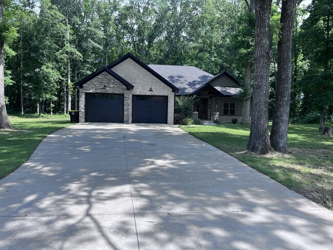 Building Photo - 206 Bridgewood Dr