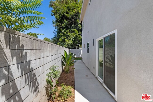 Building Photo - 6835 Yolanda Ave