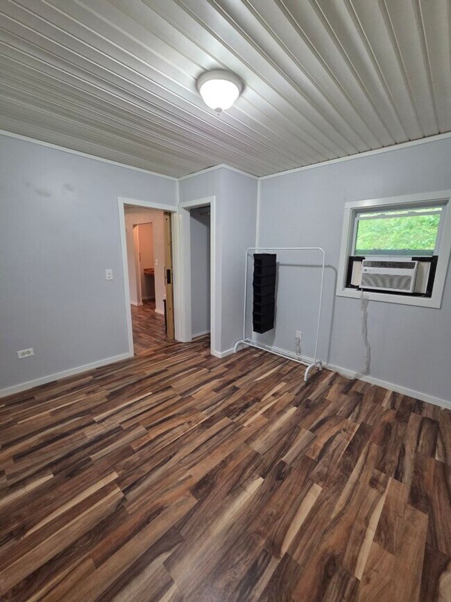Building Photo - $1,500 - 2 Bedroom / 1 Bath with Large Covered Deck in Tatham Mountain Park