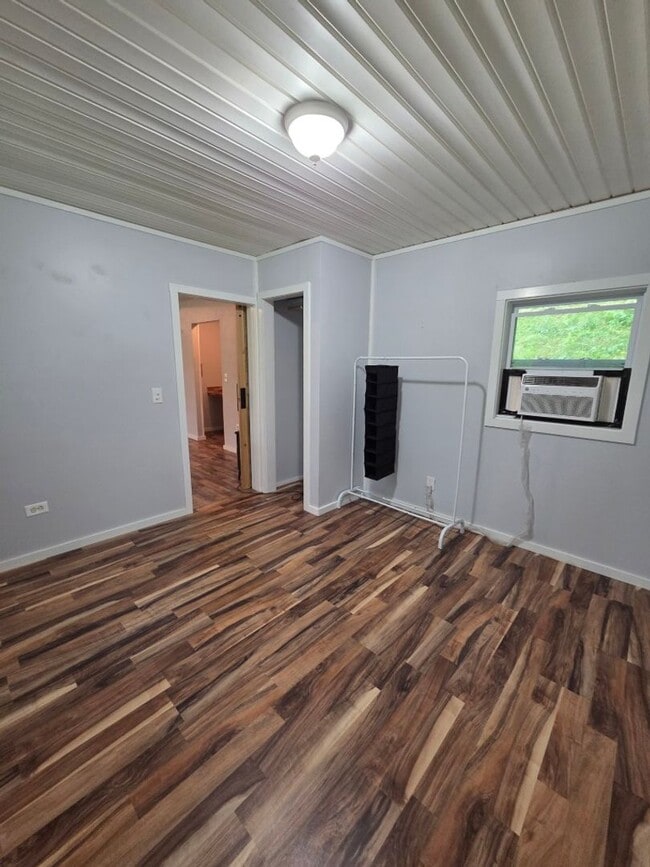 Building Photo - 8 Twins Ln