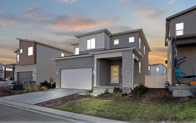 Building Photo - Cute 4-Bedroom Home in Vineyard!