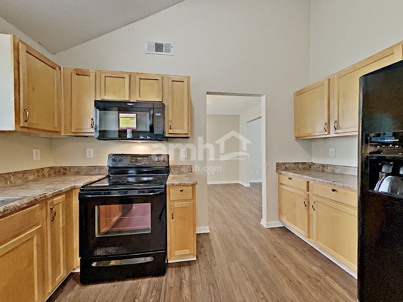 Building Photo - 716 Fletcher Dr