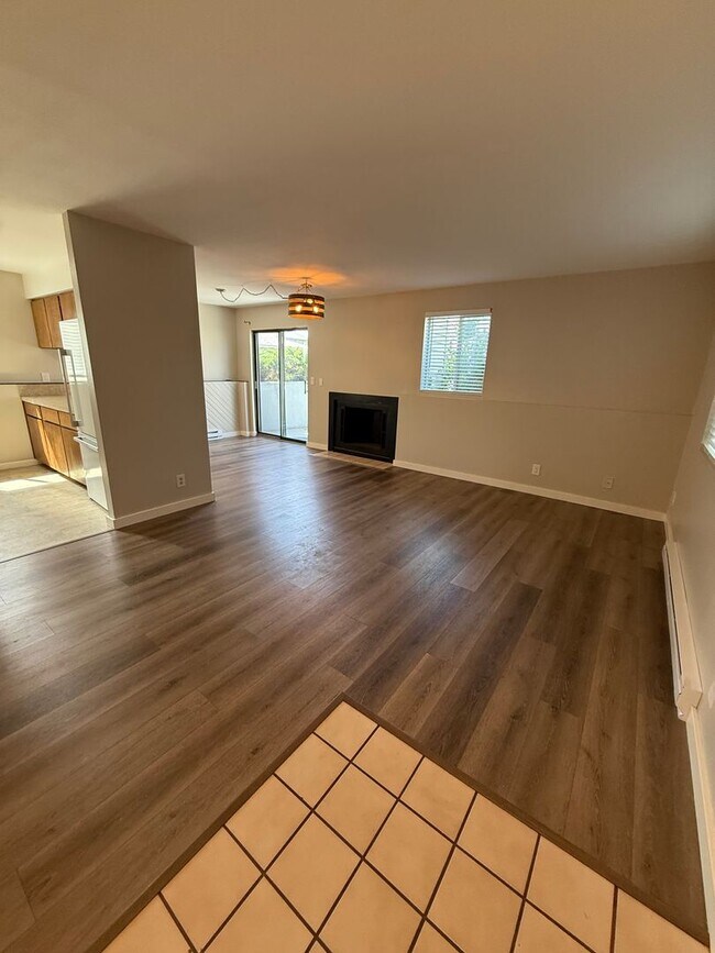 Building Photo - Condo with a Pool