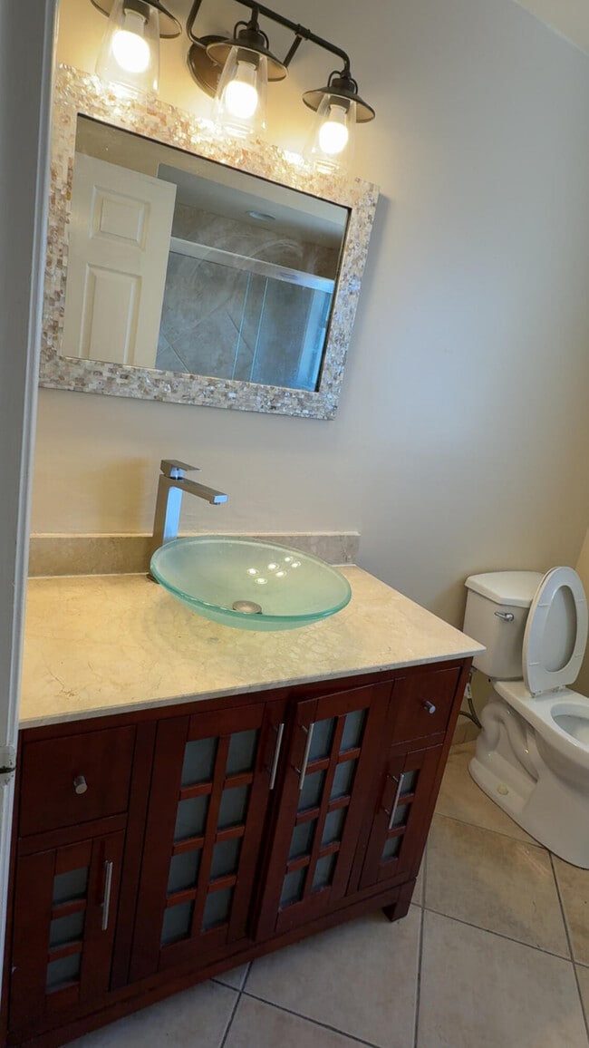 Building Photo - 5855 Northpointe Ln