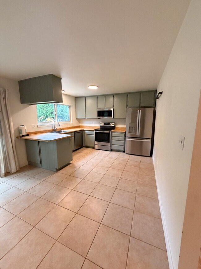 Building Photo - 950 Pembroke Way
