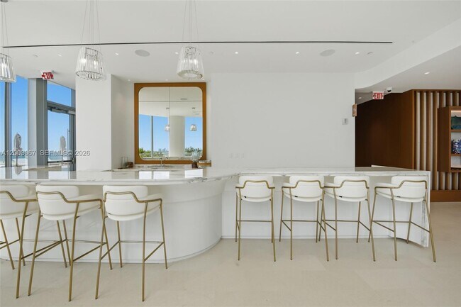 Building Photo - 175 SE 25th Rd