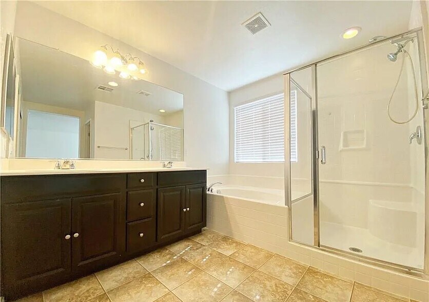 Building Photo - 7629 Jasmine Falls Dr