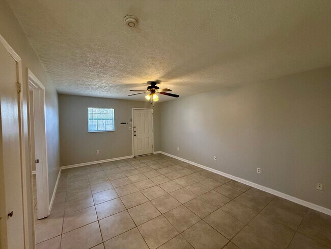 Building Photo - Maryville 37803 - Available September 1st! Charming 1-bedroom, 1-bath Duplex for rent in Blount C...