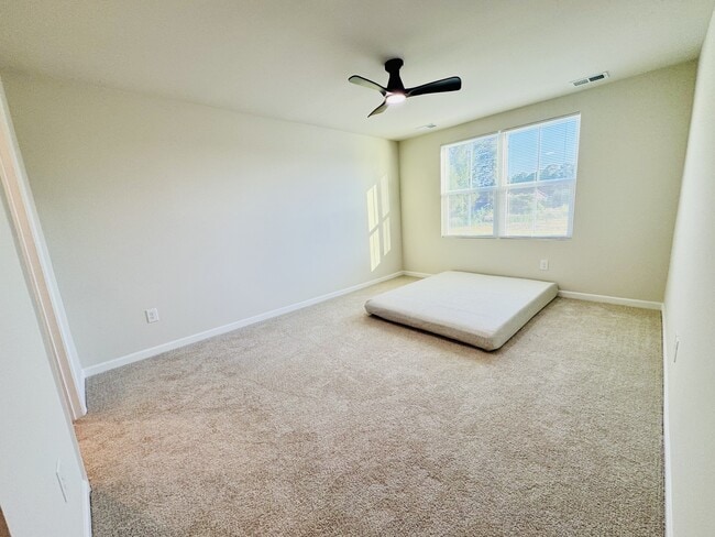Building Photo - 405 Myrtle Mdws Dr