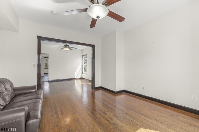 Building Photo - 7 Rosedale Ave