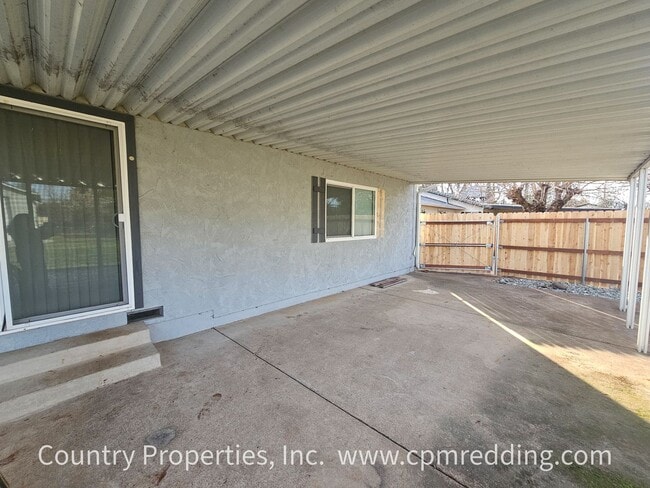Building Photo - House with Huge Shop in the Heart of Redding Available Now!