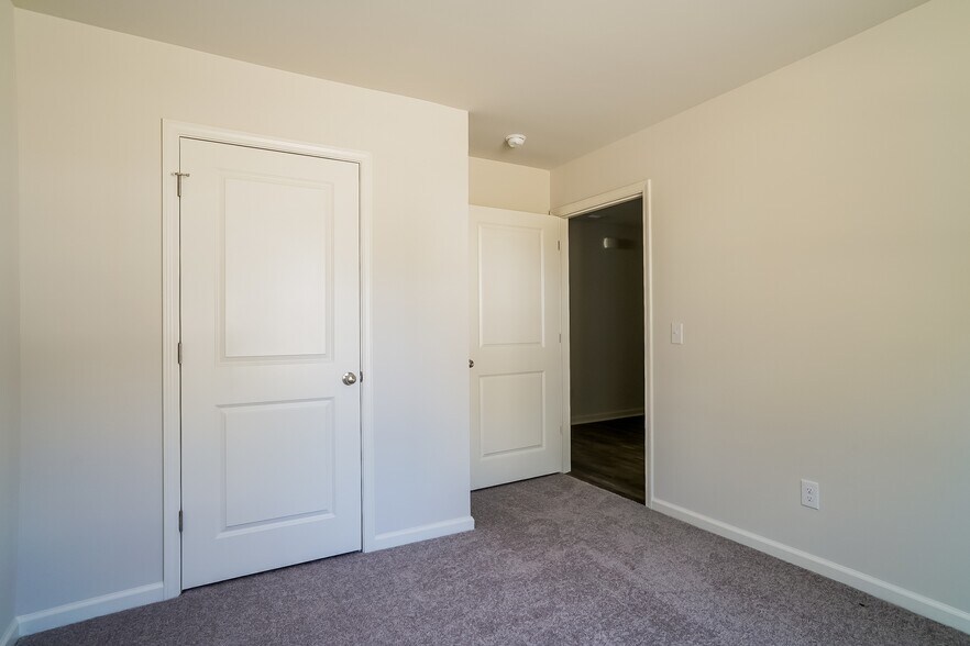 Building Photo - 2498 Provence Dr SE