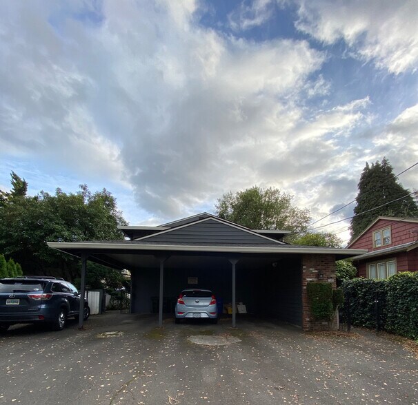 Building Photo - 1666 SE Umatilla St