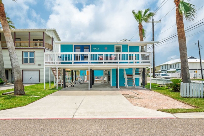 Building Photo - 602 N Palimino Dr