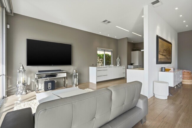 Building Photo - 47125 El Menara Cir