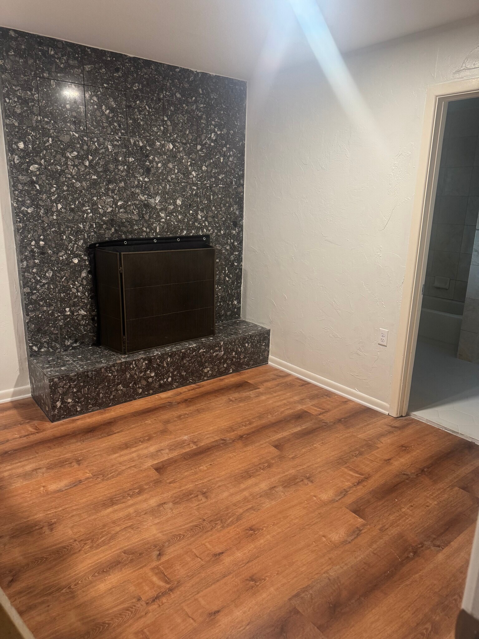 Building Photo - 9850 Gooding Dr