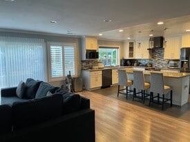 Building Photo - 636 Banta Ct