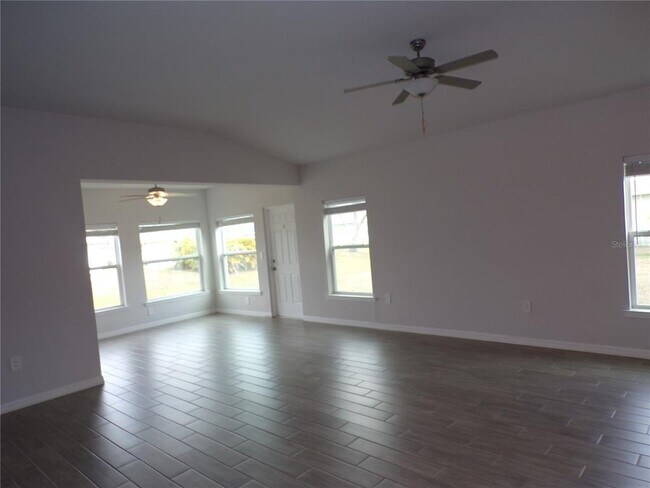 Building Photo - 25442 Colon Dr