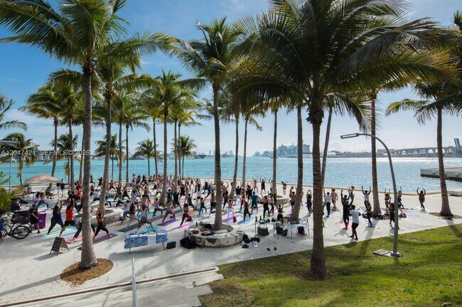 Building Photo - 900 Biscayne Blvd