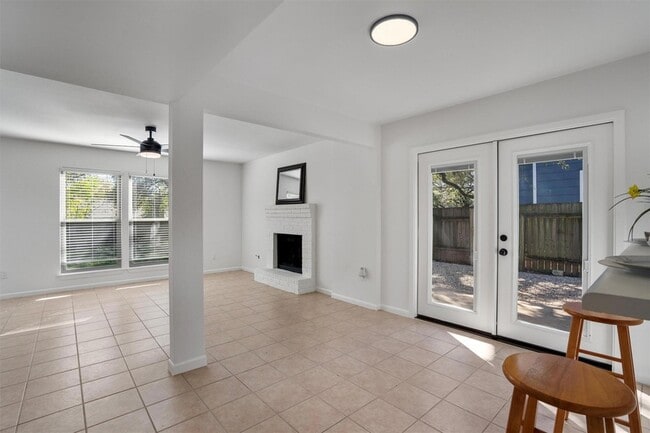 Building Photo - 6909 Woodhue Dr