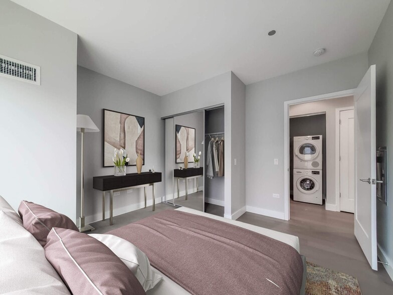 Building Photo - 122 W Division St