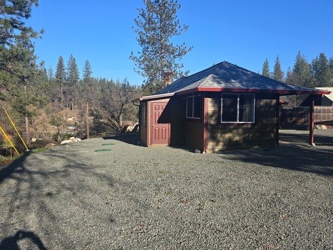 Building Photo - Calm Surrounds This Beautiful Cabin Home