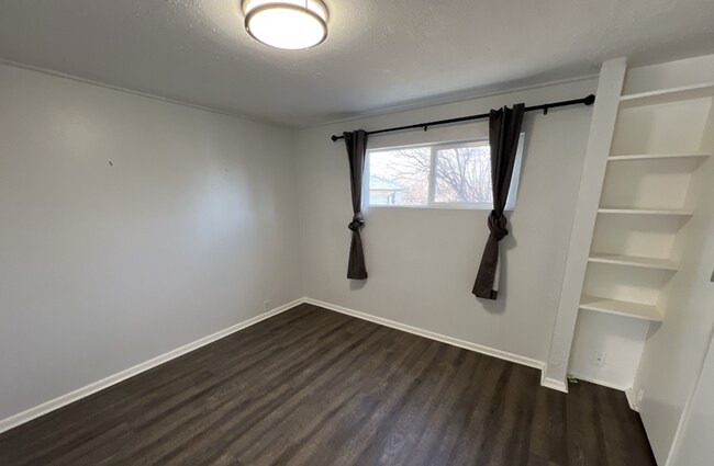 Building Photo - Updated 1 Bedroom 1 Bathroom Ranch Home in...