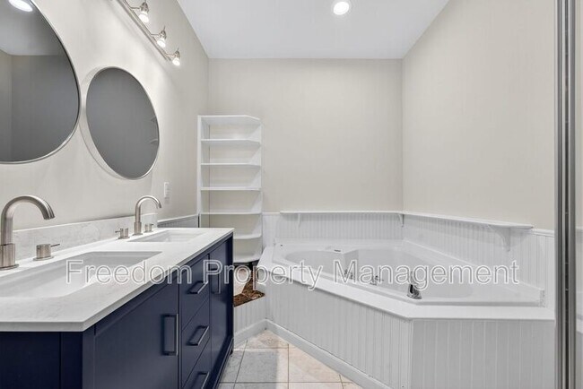 Building Photo - 8513 Thomas Dr