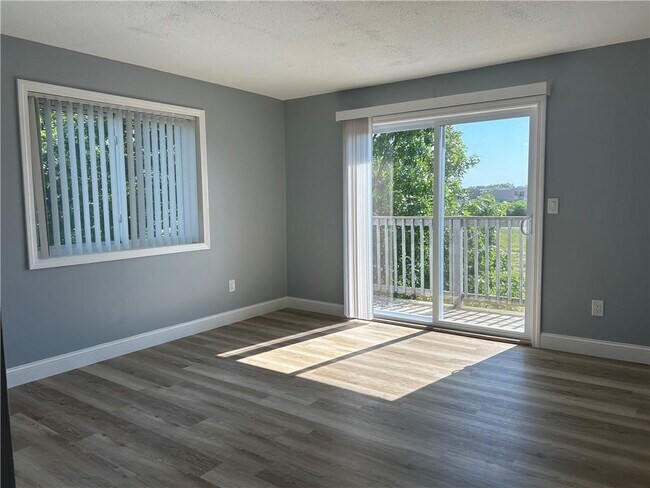 Building Photo - 728 Beverage Hill Ave