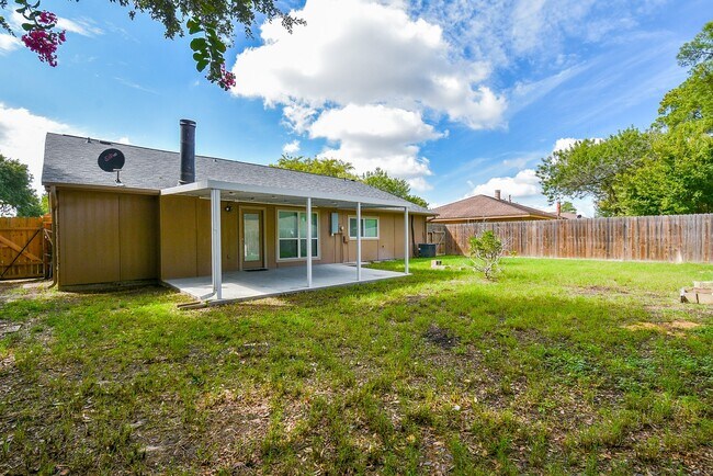 Building Photo - 8307 Stagewood Dr