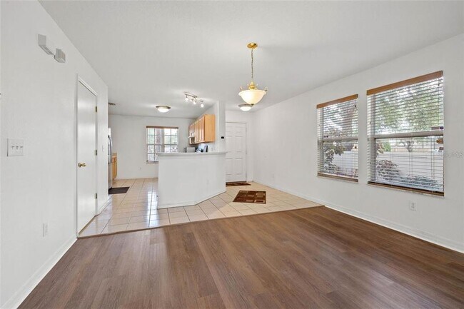 Building Photo - 2565 Harn Blvd