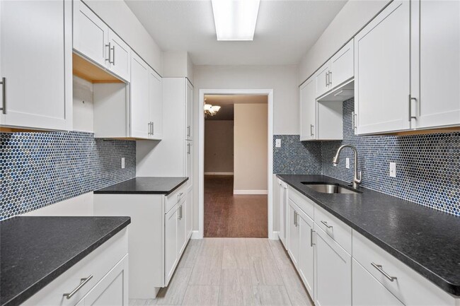 Building Photo - 4010 Ridglea Country Club Dr