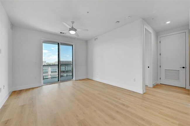 Building Photo - 1701 Simond Ave Ave