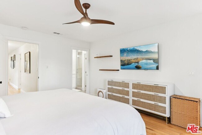 Building Photo - 665 Washington Blvd