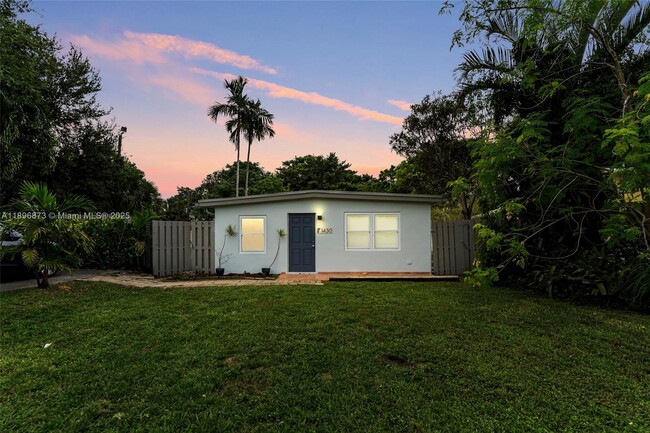 Building Photo - 1430 SW 32nd Ct