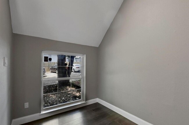 Building Photo - 1448 Weiler Blvd