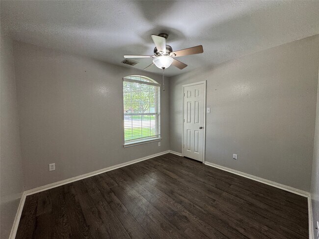Building Photo - 5907 Yaupon Ridge Dr