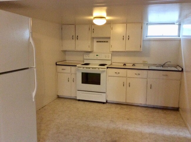 Building Photo - Single Family Home