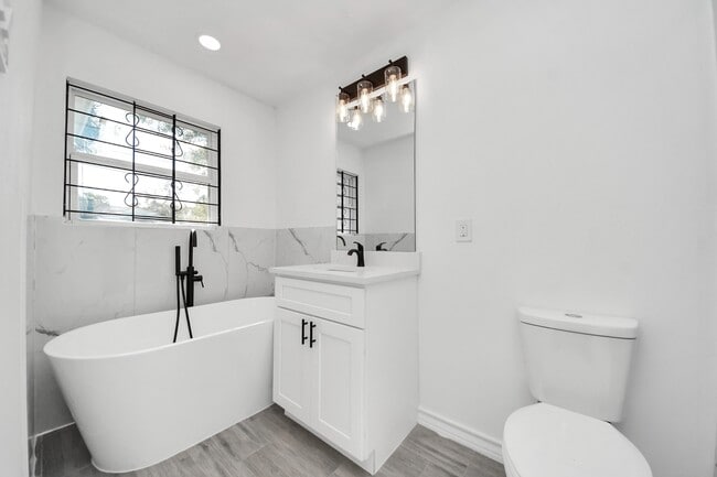 Building Photo - 3926 Florinda St