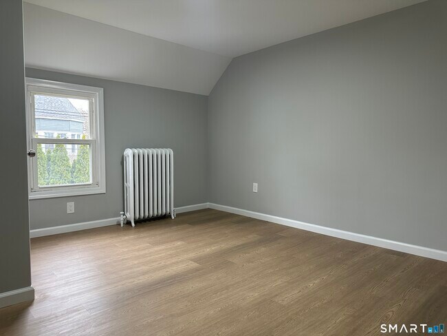 Building Photo - 291 Maple Ave