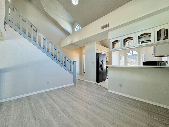 Building Photo - Northeast El Paso 3Bed/2Bath Refrig A/C