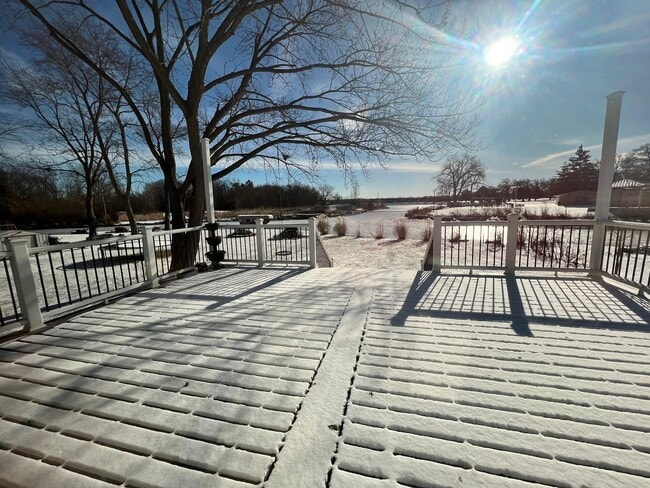 Building Photo - 37 N Channel Dr